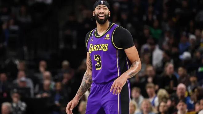 [图]吉迪超远三分压哨绝杀 公牛主场逆转湖人.