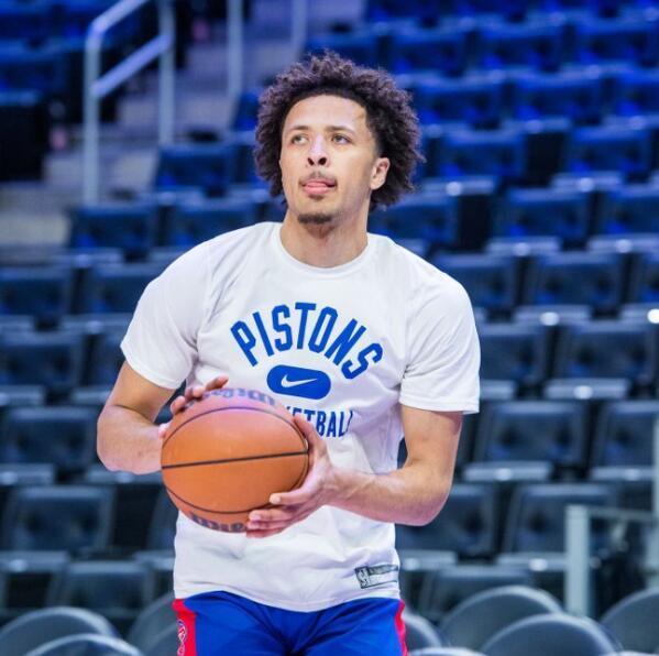 体育中超：青岛队0-5不敌广州队 遭遇9连败