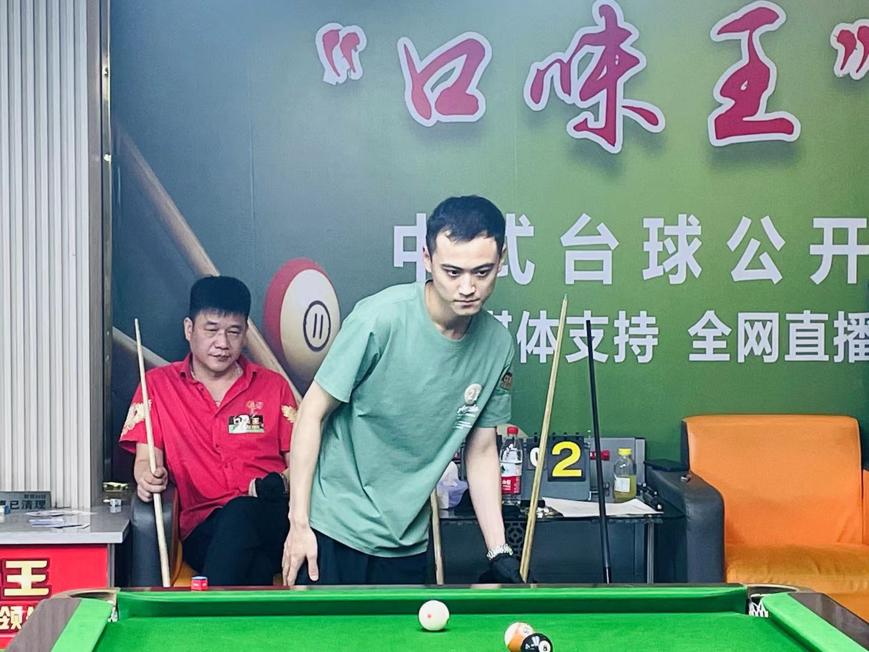 持球打不了罗凯文……说实话，无论是在北京还是国家队，球迷都希望你能把持球好好练出来。不说巅峰丁彦雨航吧，至少得赶上现在的张镇麟吧？个人感觉现在小曾的持球还不如张镇麟＂