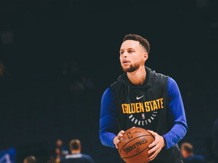 拉菲尼亚梅开二度，巴萨逆转皇马夺西超杯冠军